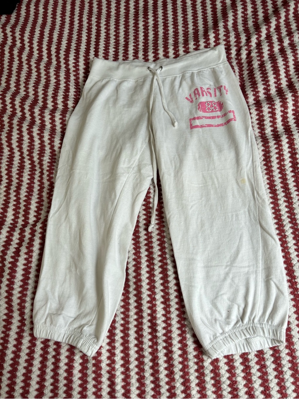 Vintage feathers White & Pink Girls' Capri Sweatpants